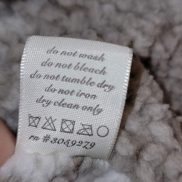 Misses sz L Miami Fuzzy Fleece Vest Zip up EUC - Picture 5 of 6